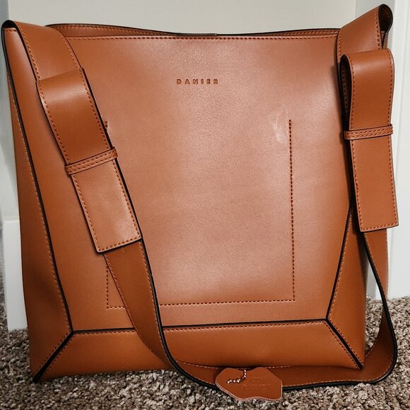 Danier genuine leather bag/ purse; like New - Picture 1 of 3